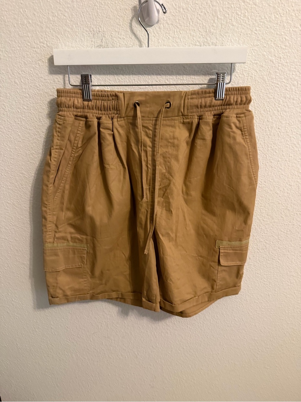 Men's Drawstring Hybrid Cargo Shorts in Tan